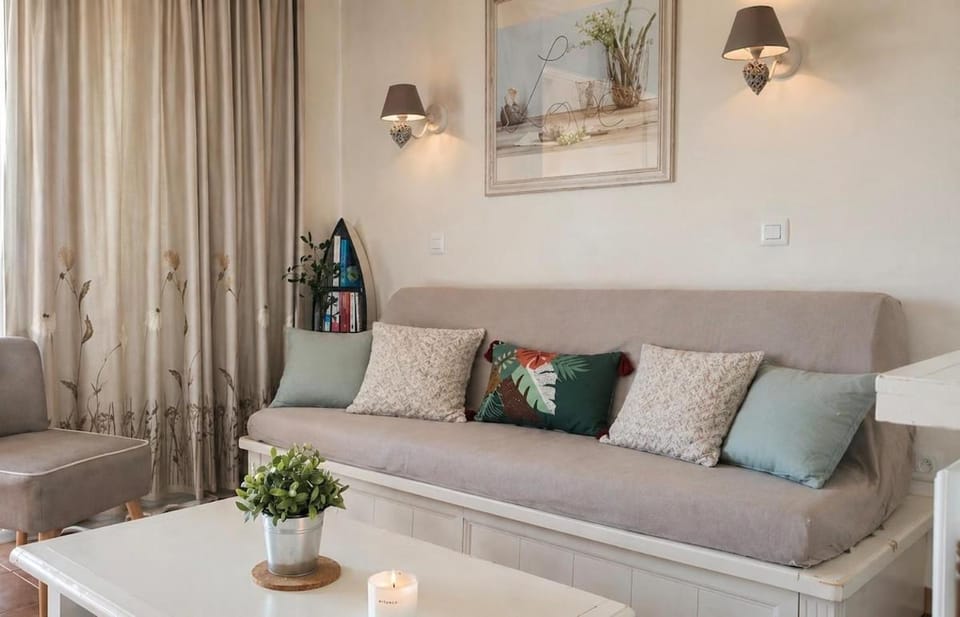 Lovely seaview apartment with pool and AC Apartment in Sainte-Maxime