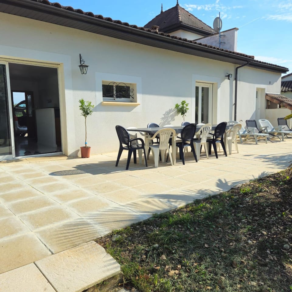 La bâtisse a deux tours House in Occitanie