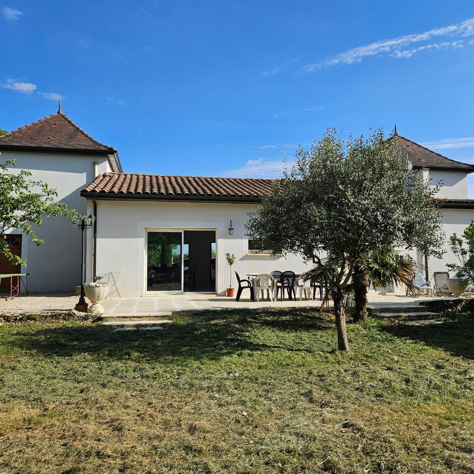 La bâtisse a deux tours House in Occitanie