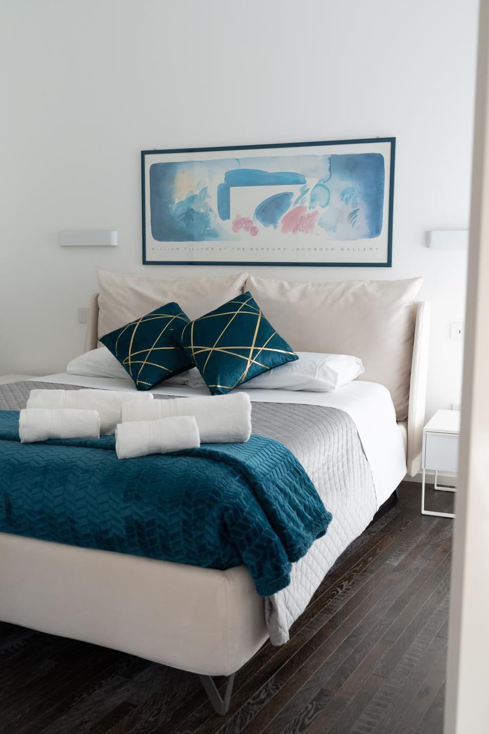 Bedroom, towels