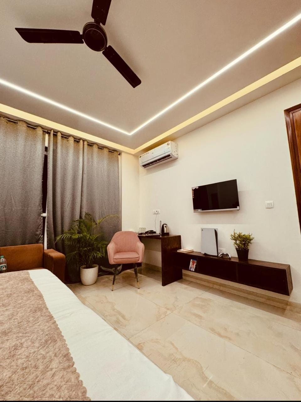 Hotel Shree Bed and Breakfast in Gurugram