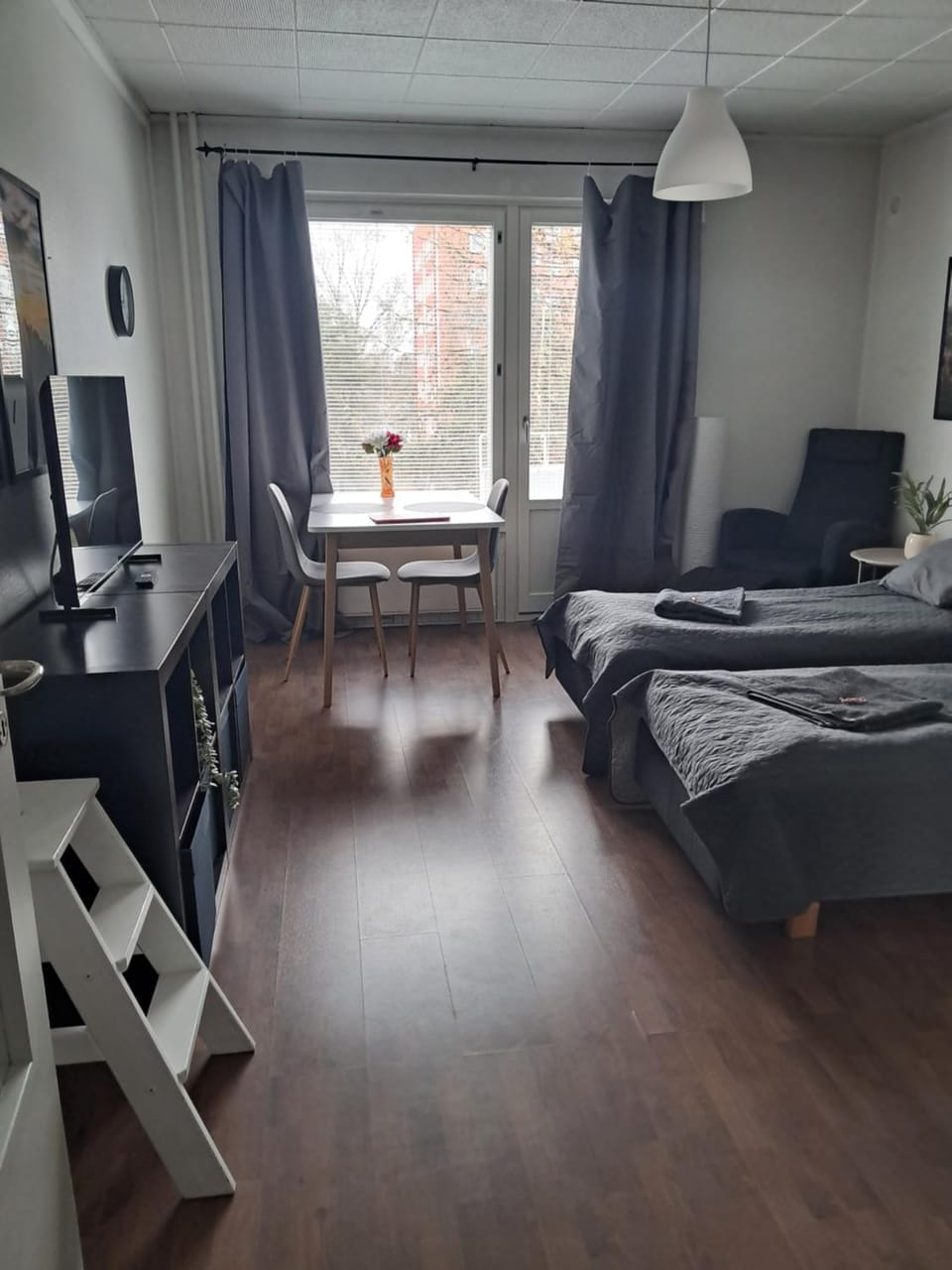 TV and multimedia, Living room, Photo of the whole room, Seating area, Evening entertainment, Bedroom