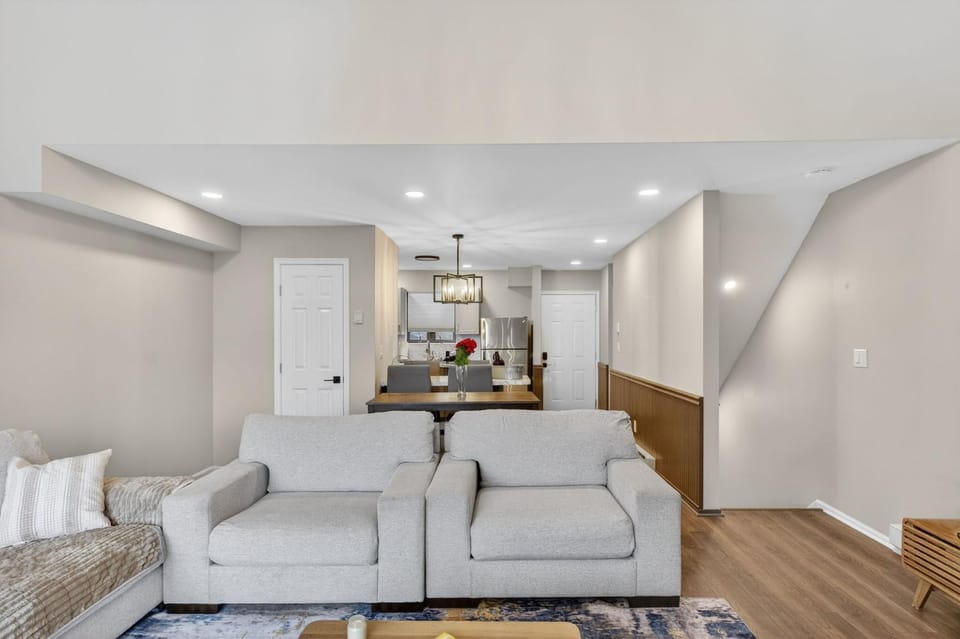 Family Retreat Near Kalahari & Camelback House in Pocono Mountains