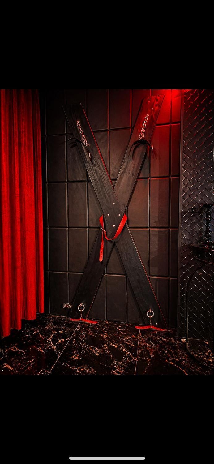 Suite érotique avec balnéo privée-pole dance-croix de Saint-André- balançoire et banc de soumission 10 min centre Montpellier Apartment in Castelnau-le-Lez