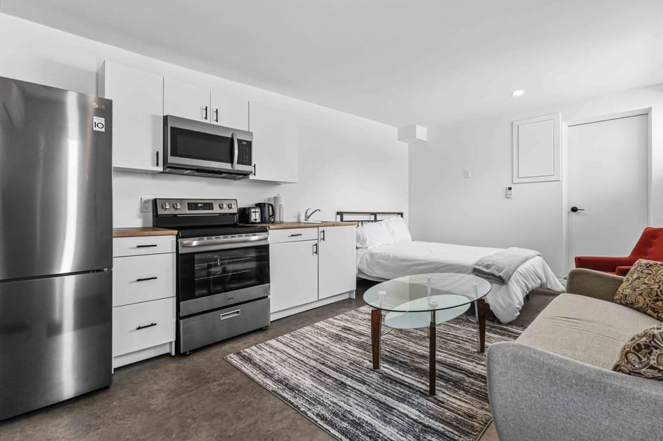 Lakeside Haven suite Apartment in Georgina