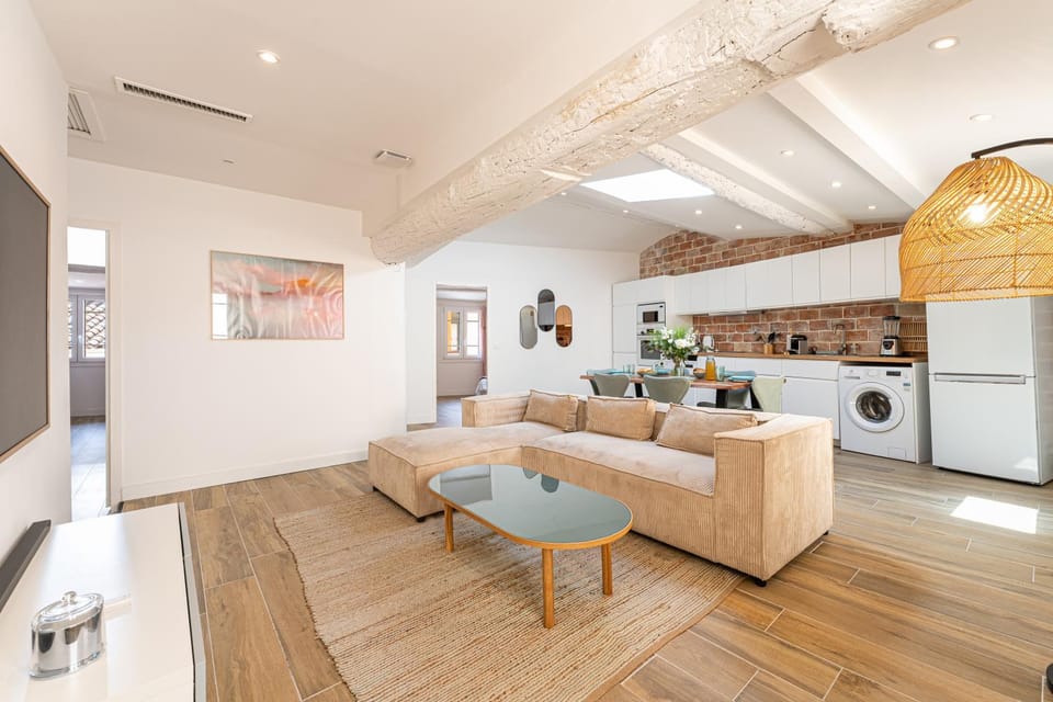 Living room, Seating area, concierge, stove, stove, kitchen, kitchen
