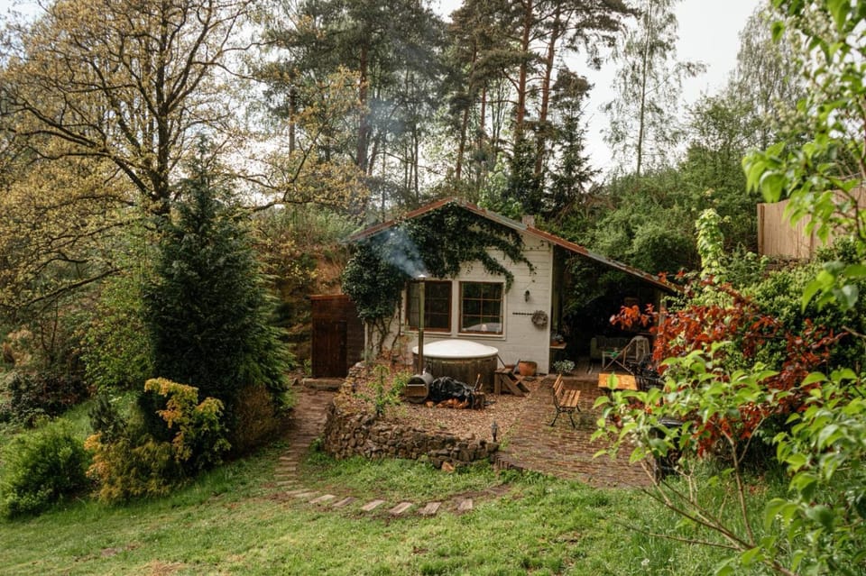 Hidden Rock Cottage - Romantic reatreat and hot tub Chalet in Czechia