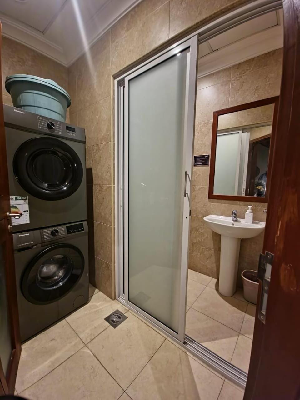 Toilet, laundry