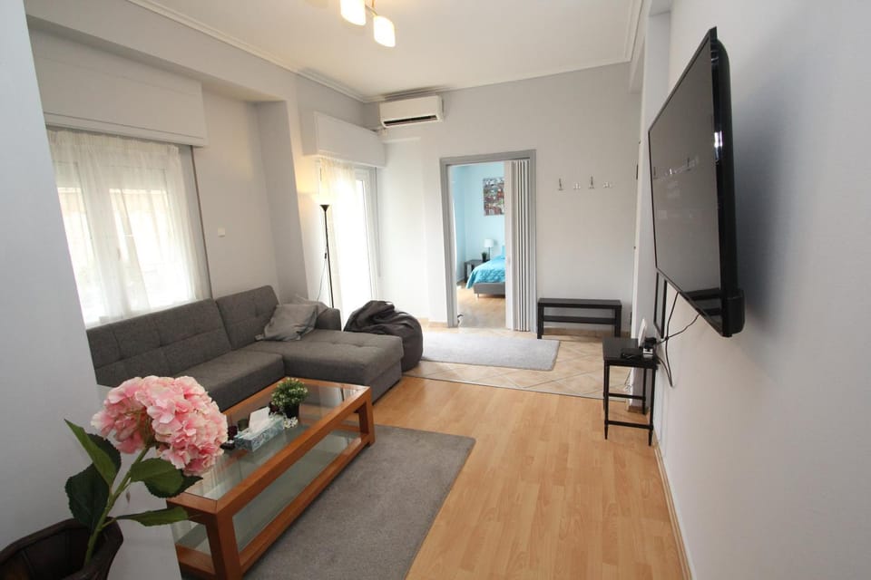 Sunny central apartment near Acropolis Apartment in Athens