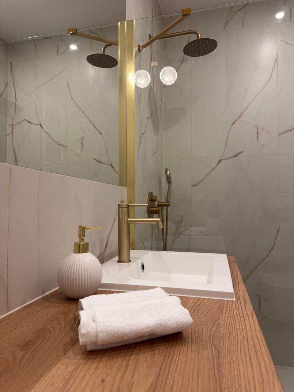 Shower, Bathroom, towels