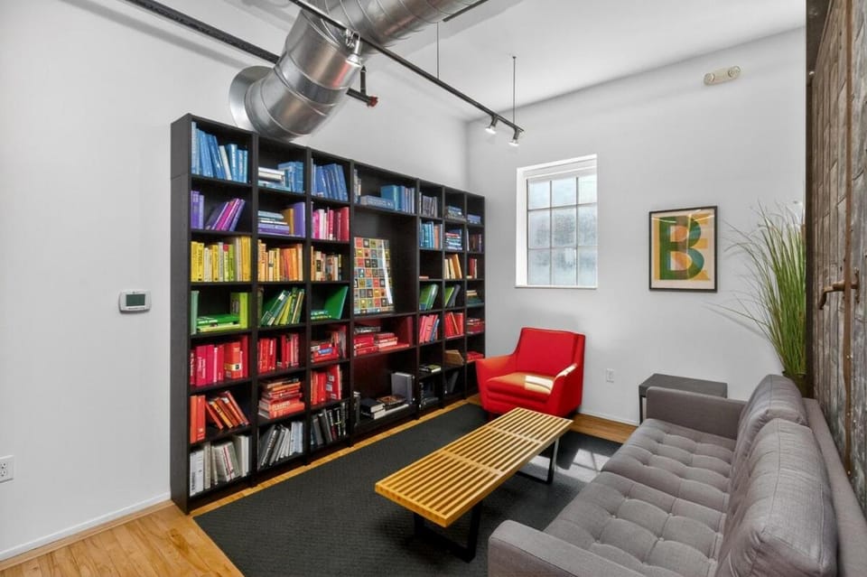 Top-Floor Loft , Downtown Views, Free Parking Apartment in Des Moines
