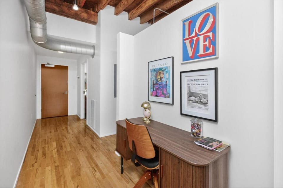 Top-Floor Loft , Downtown Views, Free Parking Apartment in Des Moines