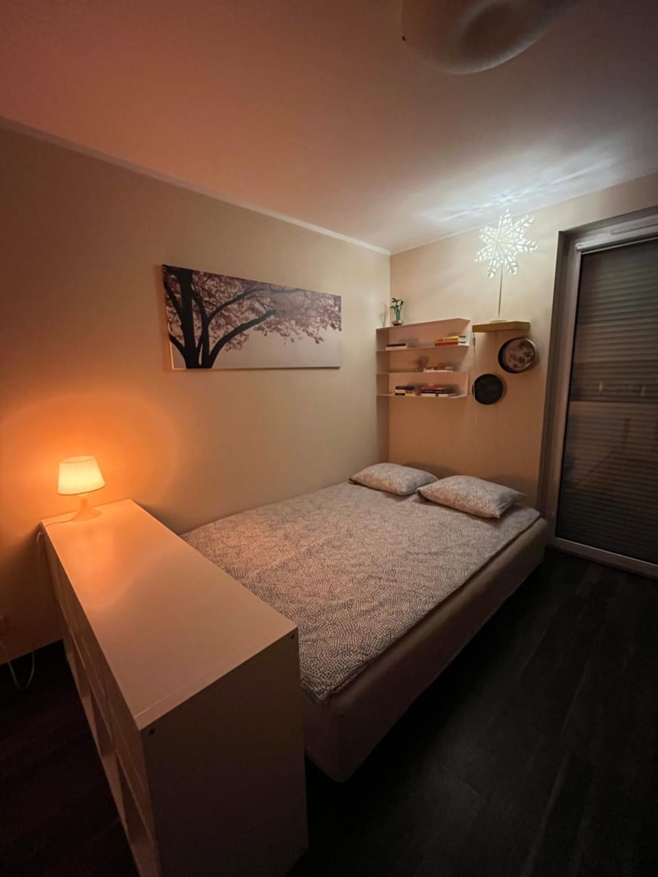 Bed, Seating area