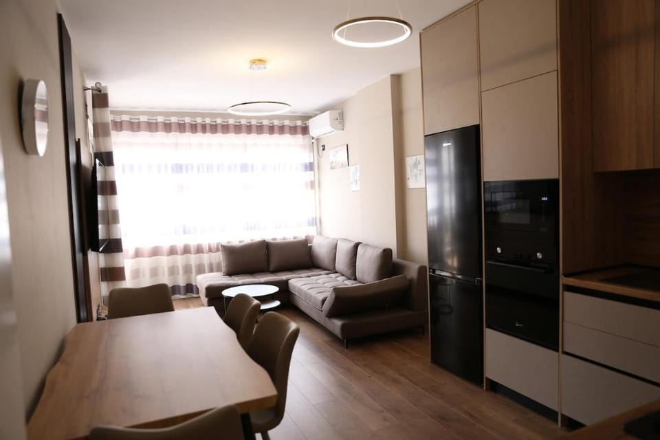 Bright 1BR Apartment Top Location Quiet Stay Apartment in Tirana