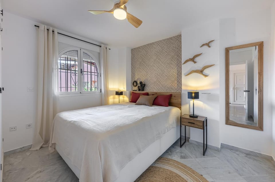 Encantador apartamento con balcón, piscina y vista al mar Apartment in Marbella