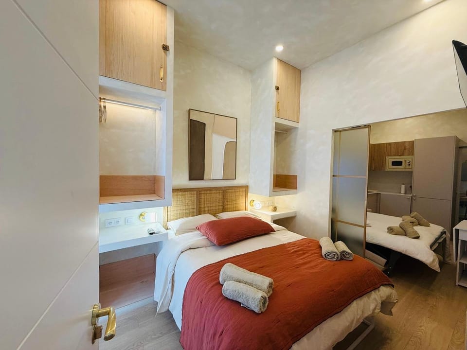 TOP Beddie & Brekkie Barrio Salamanca Bed and Breakfast in Madrid