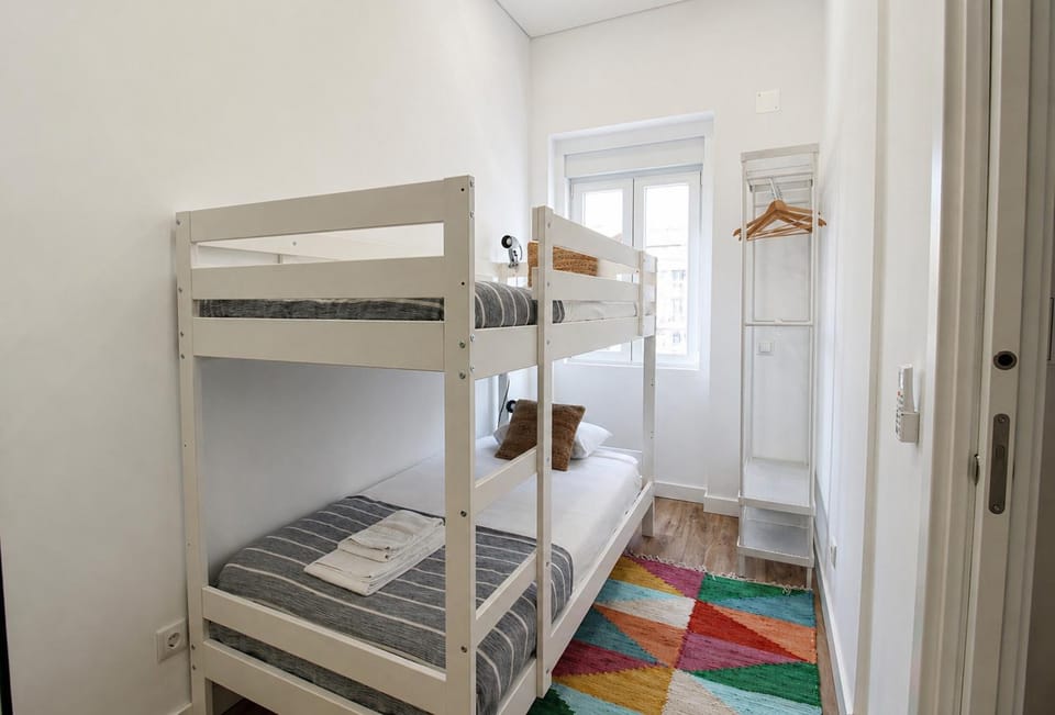 Bed, Bedroom, bunk bed, towels