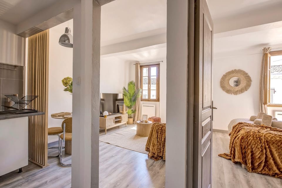 TV and multimedia, Kitchen or kitchenette, Living room, Seating area
