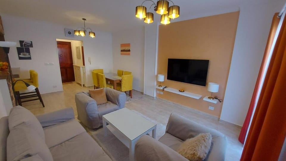 Communal lounge/ TV room, TV and multimedia, Living room, Seating area, Evening entertainment
