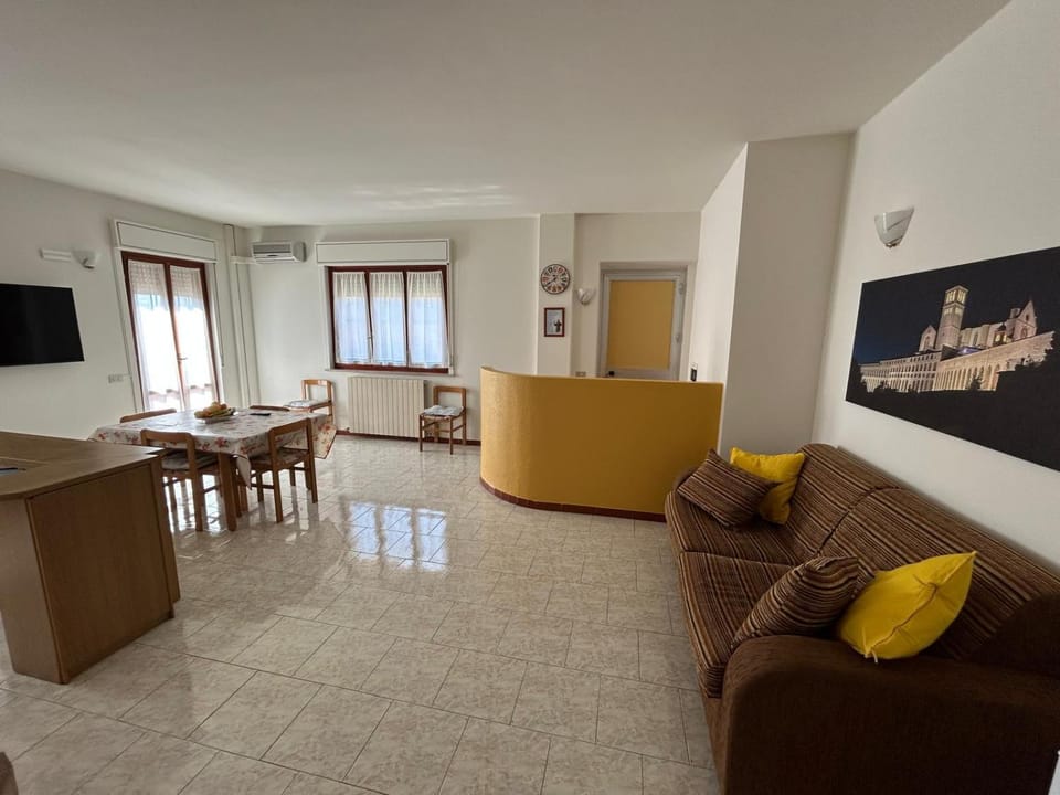 Communal lounge/ TV room, Living room, Dining area