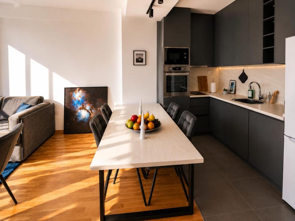 Kitchen or kitchenette, Seating area, Dining area