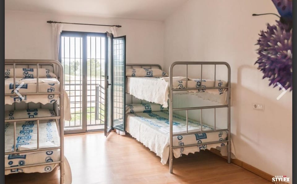 Bedroom, bunk bed
