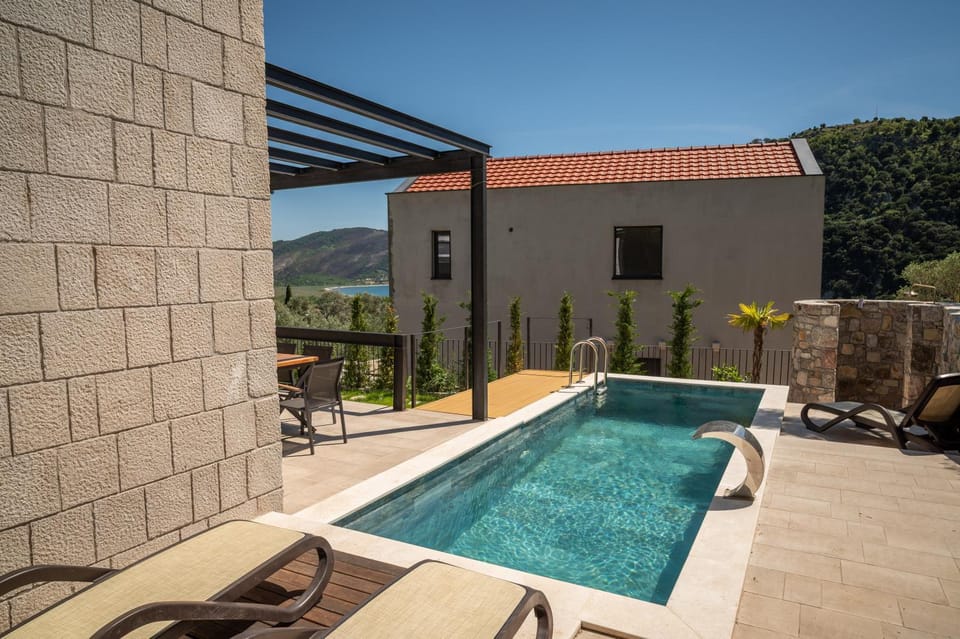 Natural landscape, Mountain view, Swimming pool, sunbed