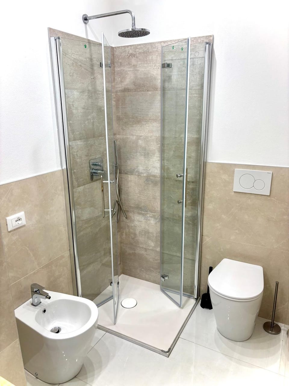 FabFour White - Via Tolmezzo 32 - free parking Apartment in Lignano Sabbiadoro
