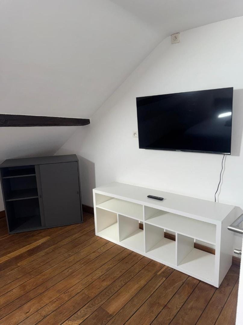Elegant 1BR Stay with Contemporary Design in Liège Apartment in Liège