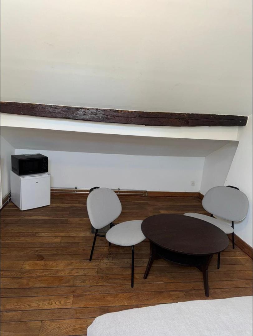 Elegant 1BR Stay with Contemporary Design in Liège Apartment in Liège