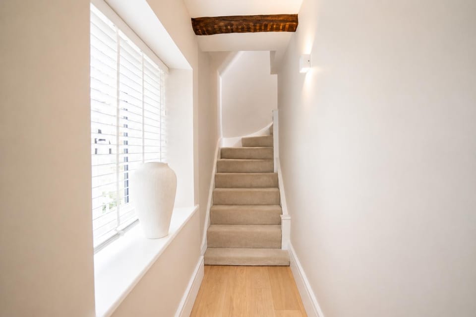 Lygon Lookout - Cotswolds Stay for 2 - Pet-friendly with Roof Terrace Apartment in Broadway