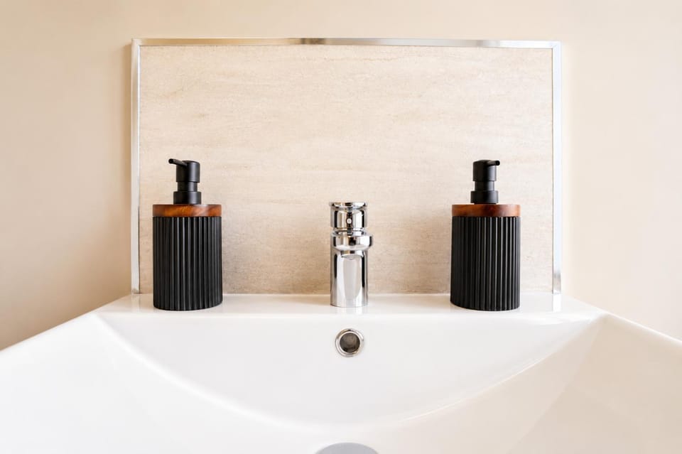 Lygon Lookout - Cotswolds Stay for 2 - Pet-friendly with Roof Terrace Apartment in Broadway