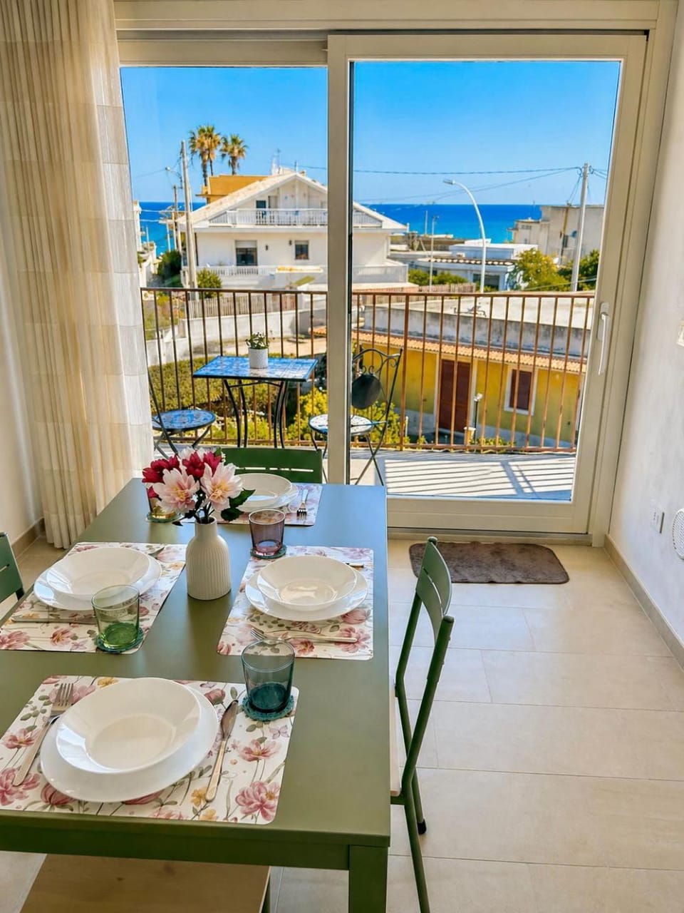 View (from property/room), Balcony/Terrace, Dining area, Sea view