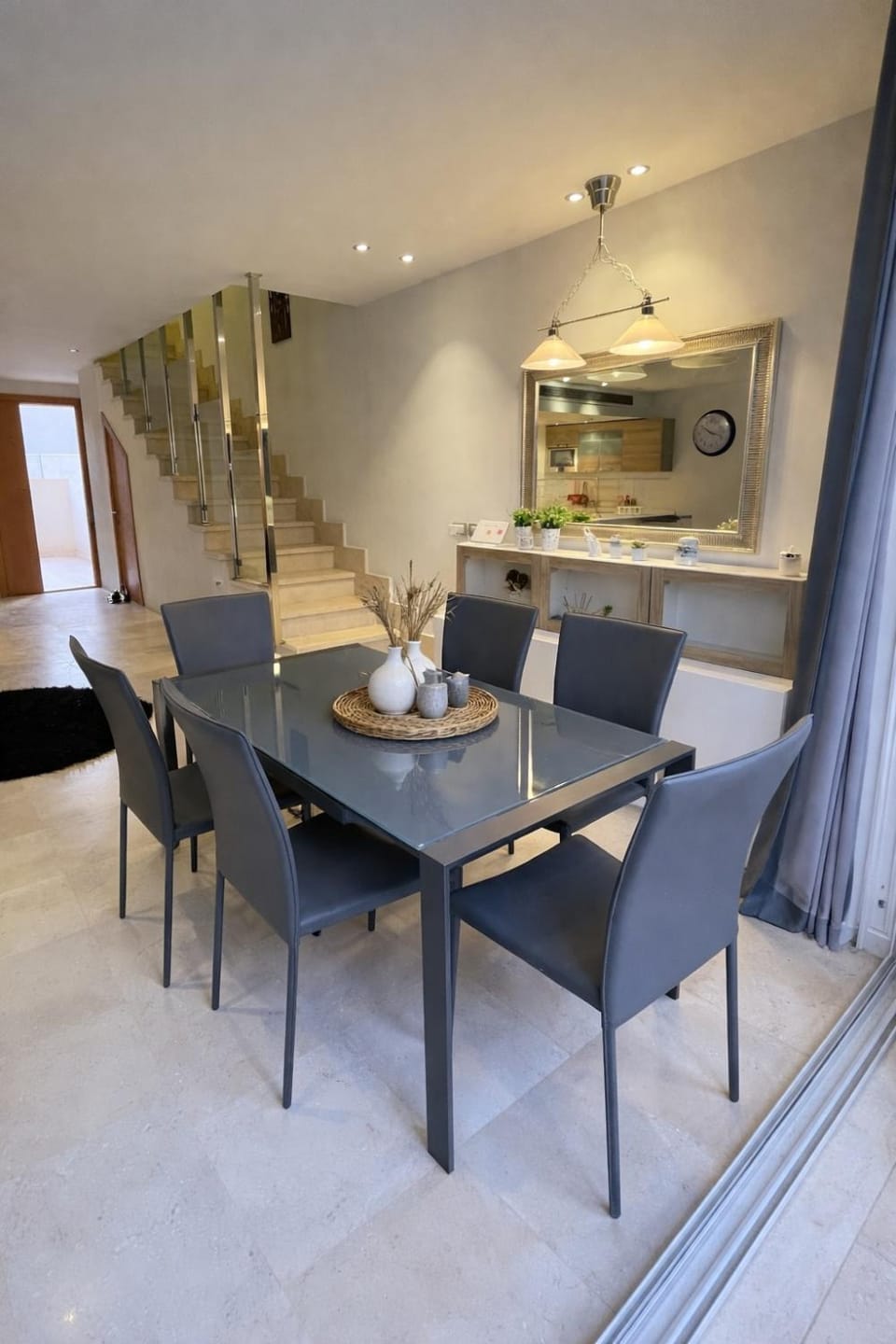 Kitchen or kitchenette, Living room, Seating area, Dining area