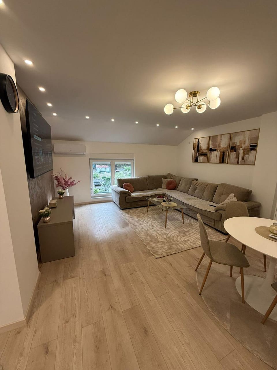 TV and multimedia, Living room, Dining area