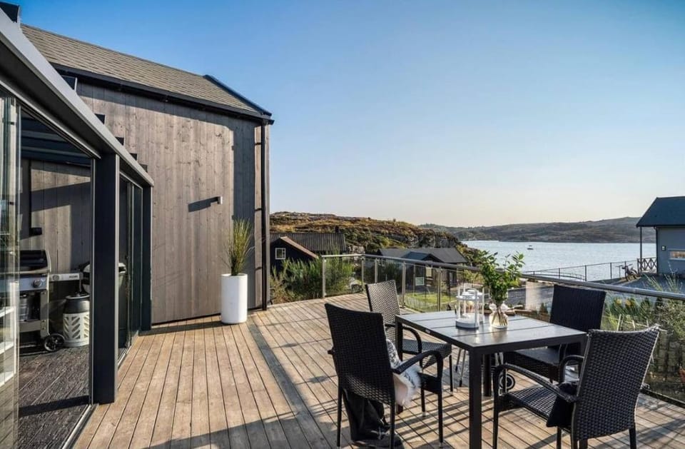 Designer cabin by the sea 40 minutes from Bergen Cabin in Vestland