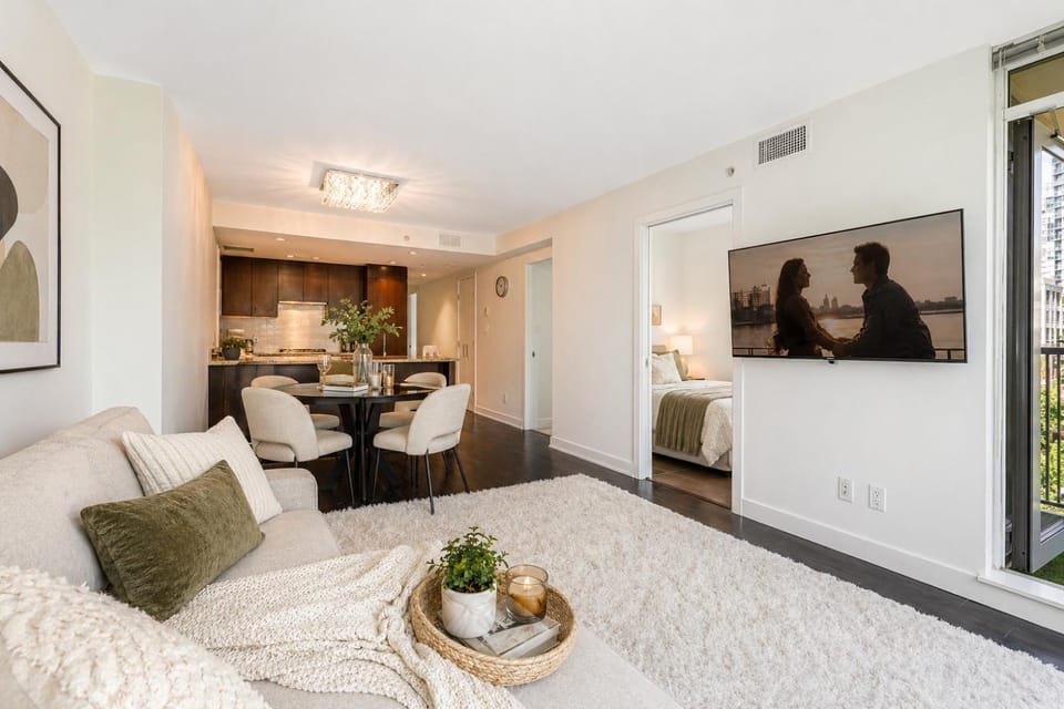 Bed, TV and multimedia, Kitchen or kitchenette, Living room, Photo of the whole room, Seating area, Dining area, Bedroom