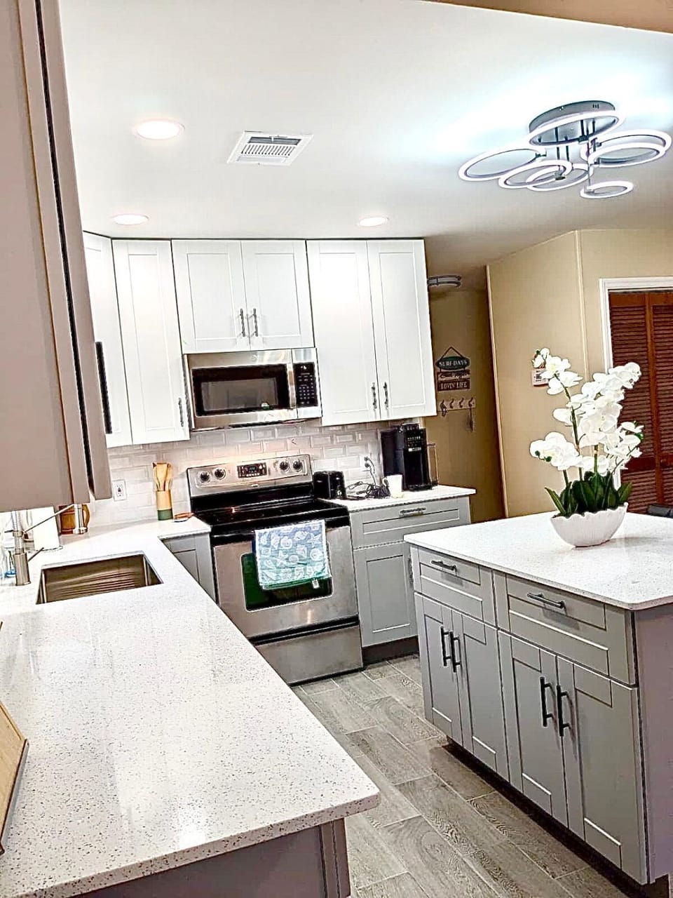 Modern 2bd 2br pool sleep 6 near Cherry Grove Beach Apartment in Little River