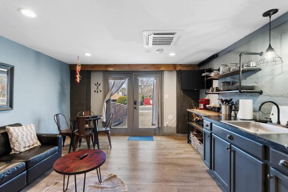 Kitchen or kitchenette, Living room, pet friendly