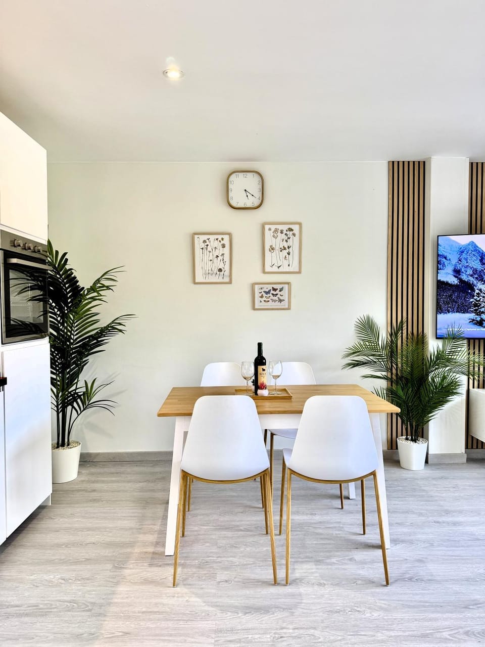 TV and multimedia, Coffee/tea facilities, Kitchen or kitchenette, Living room, Seating area, Dining area, dishwasher, oven