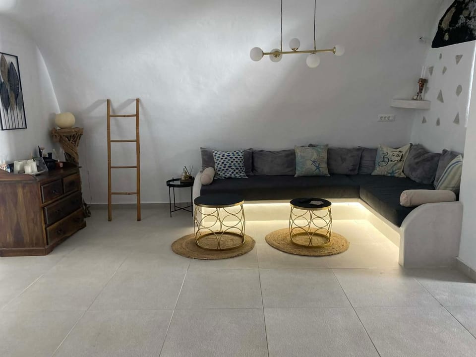 Argo Villa Apartment in Mesaria