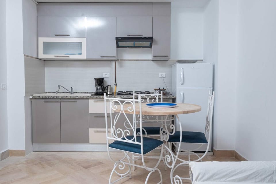 Dining area, kitchen