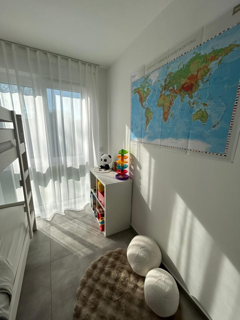 Bed, Game Room, Photo of the whole room, Bedroom, children, young children