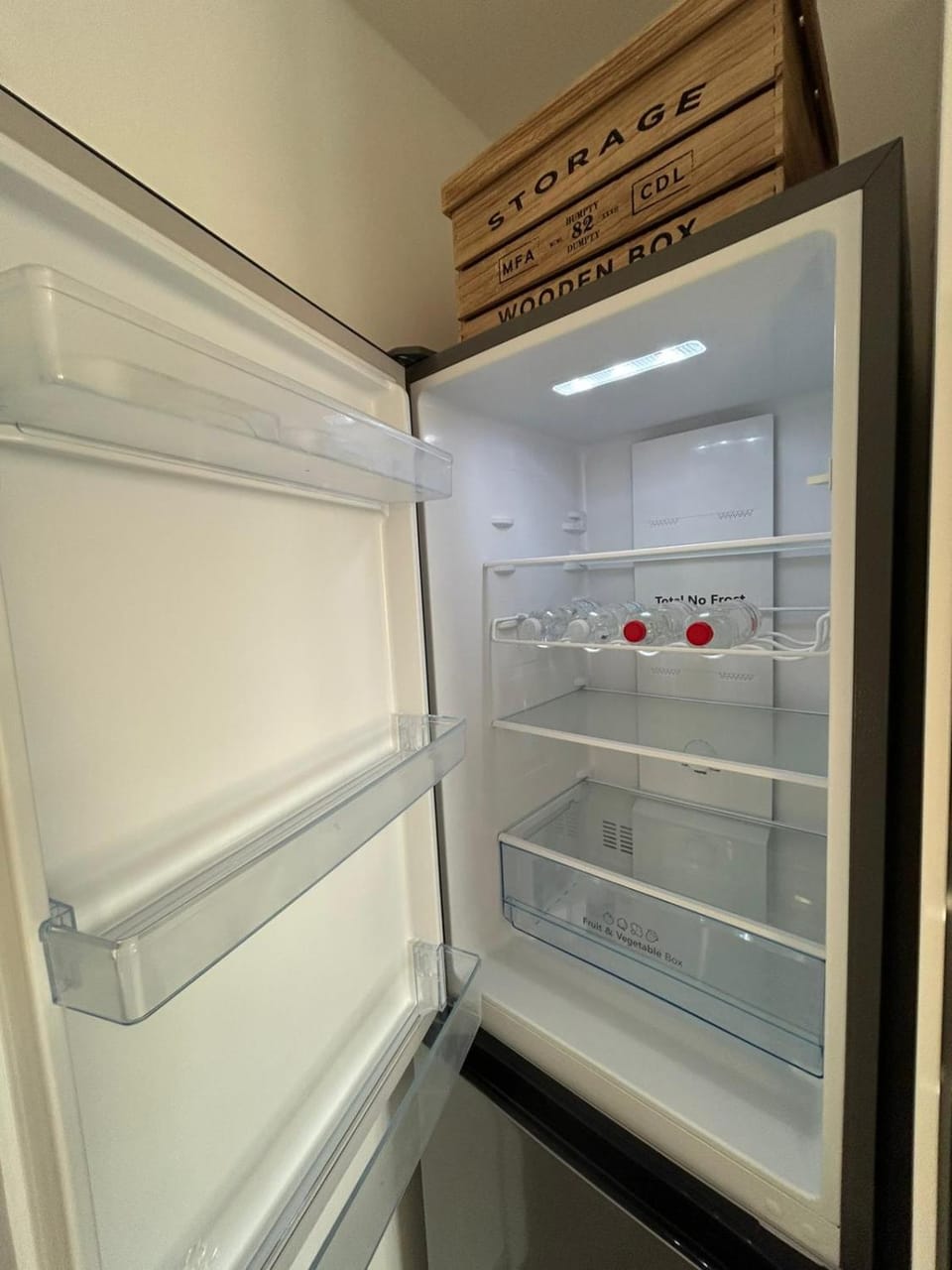Kitchen or kitchenette, Drinks, kitchen, kitchen