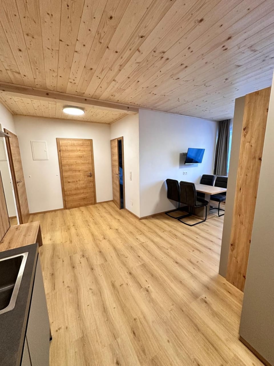 TV and multimedia, Photo of the whole room, Dining area