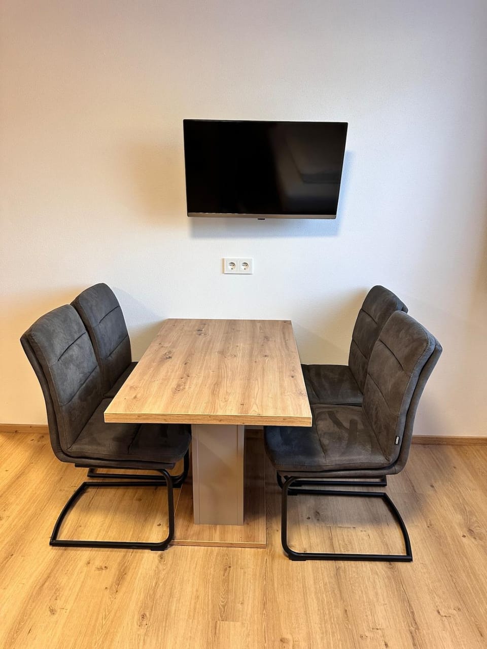TV and multimedia, Dining area