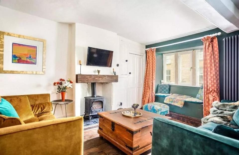17th-Century Grade II House, Heart ofTetbury Apartment in Tetbury