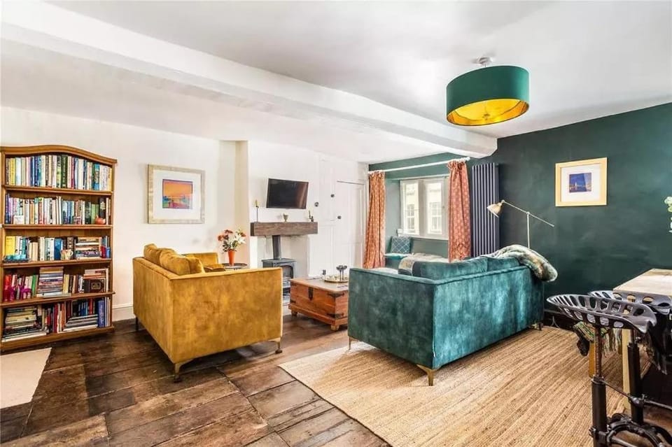 17th-Century Grade II House, Heart ofTetbury Apartment in Tetbury
