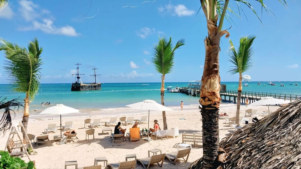 Nearby landmark, Day, Natural landscape, Beach, sunbed