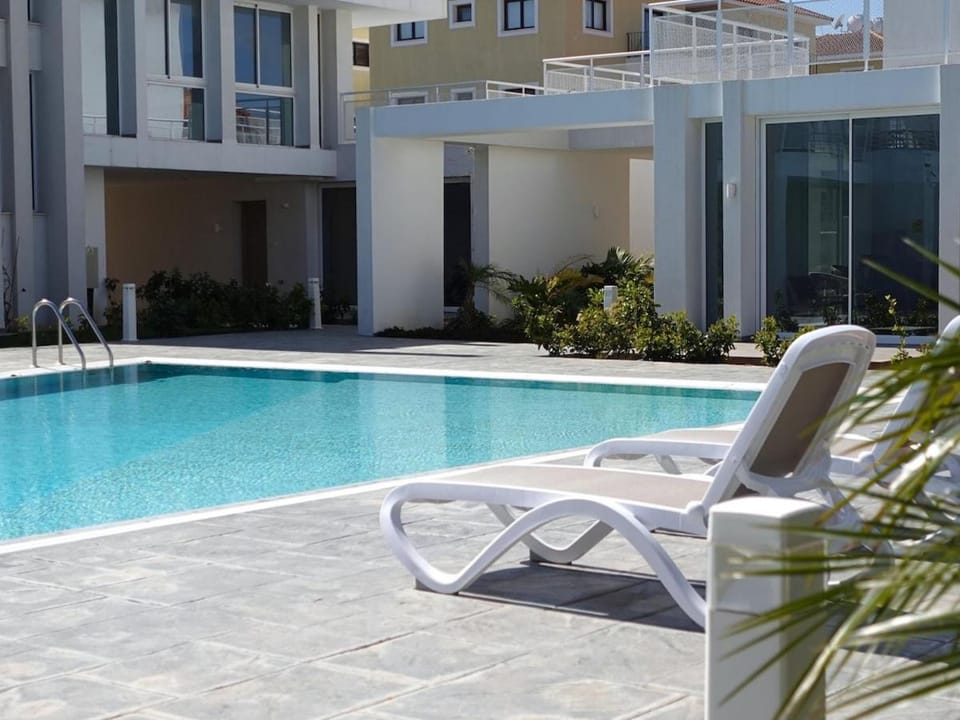New Sea View Apartment, Pool, Walk to Beach Apartment in Paralimni